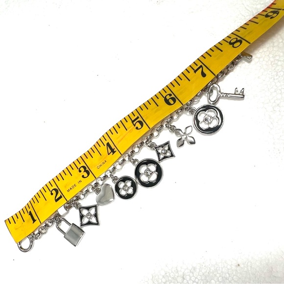 NWT SILVER KEY LOCK 🔐 HEART 💙 FLORAL BRACELET - Picture 3 of 3